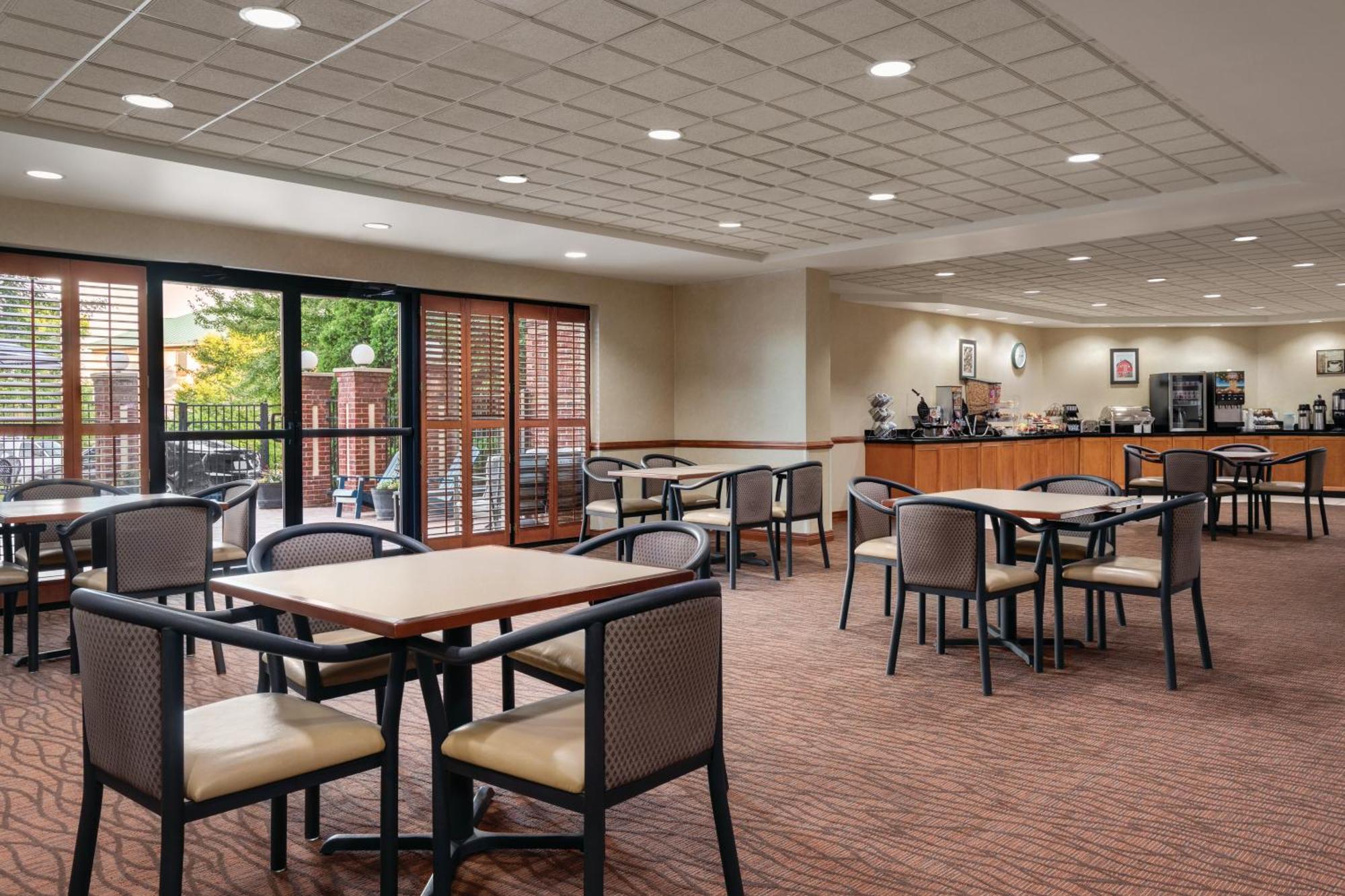 Wingate By Wyndham Louisville East Екстериор снимка