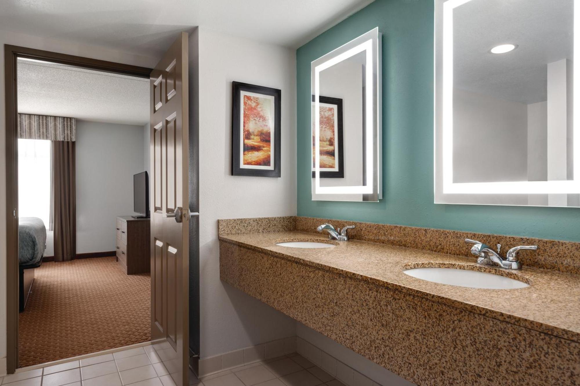 Wingate By Wyndham Louisville East Екстериор снимка