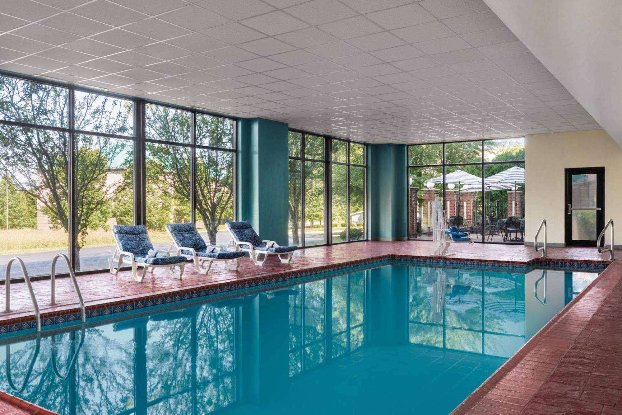 Wingate By Wyndham Louisville East Екстериор снимка