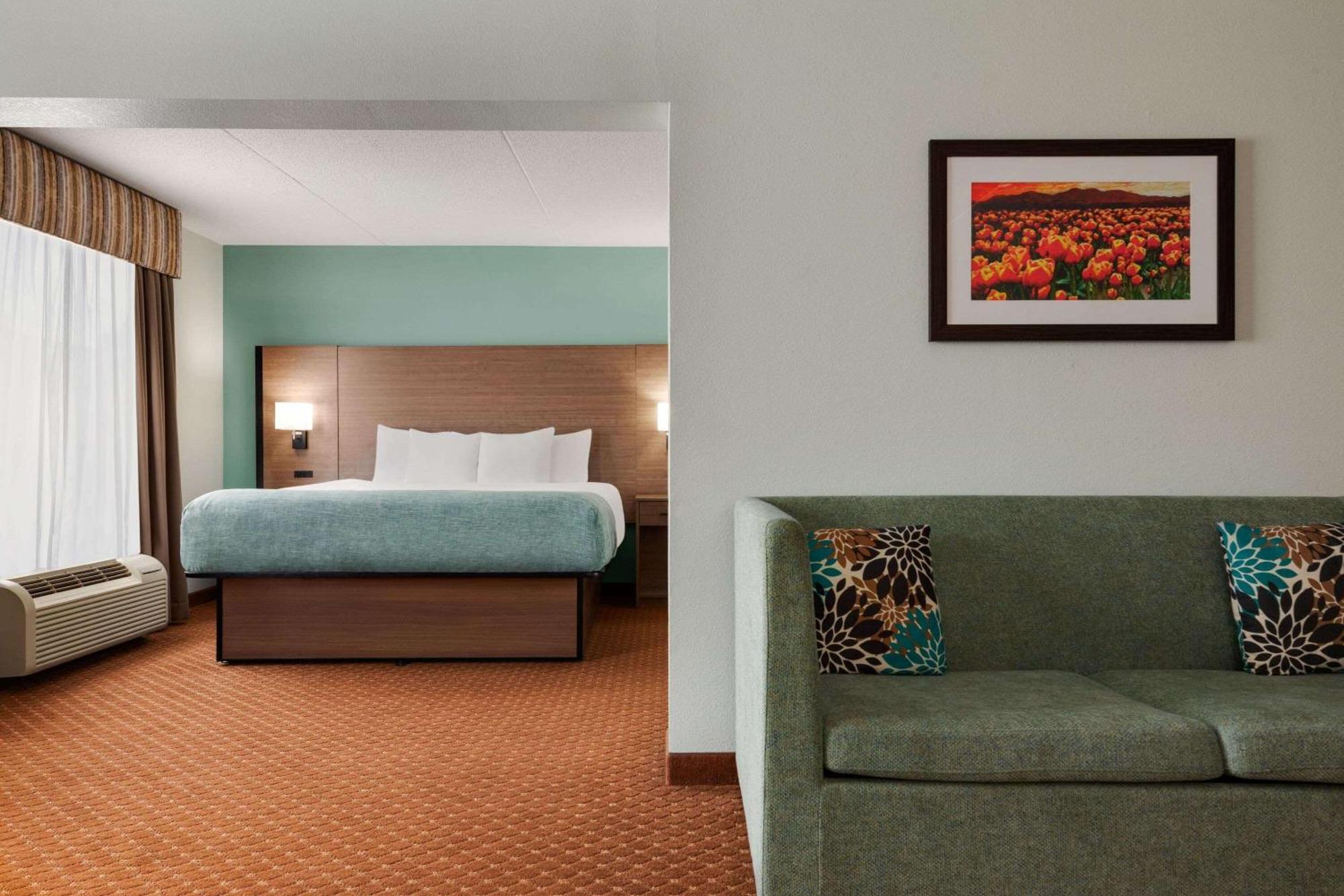 Wingate By Wyndham Louisville East Екстериор снимка
