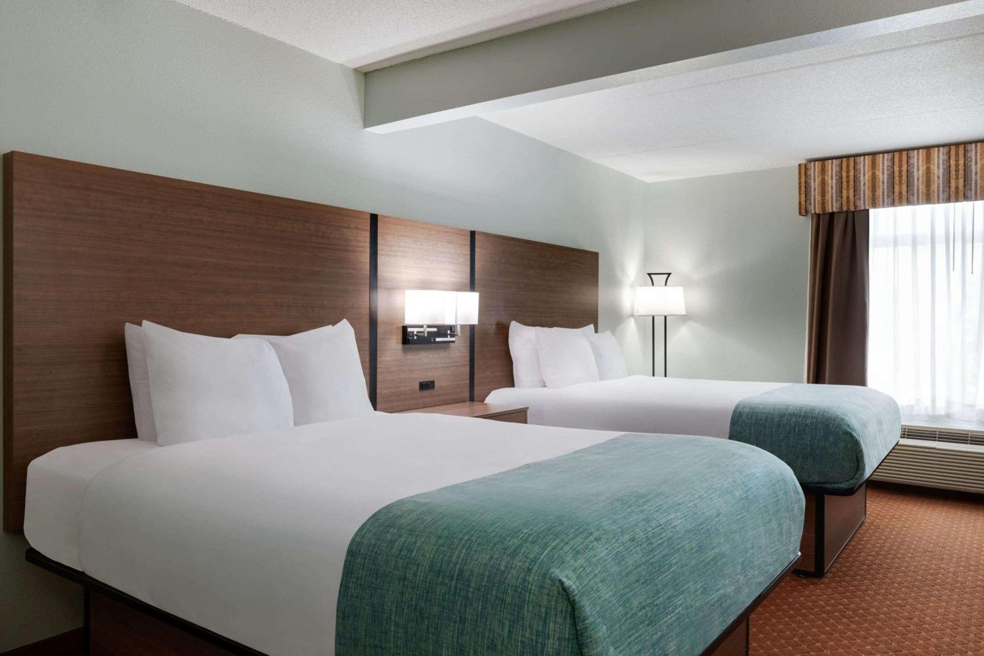 Wingate By Wyndham Louisville East Екстериор снимка